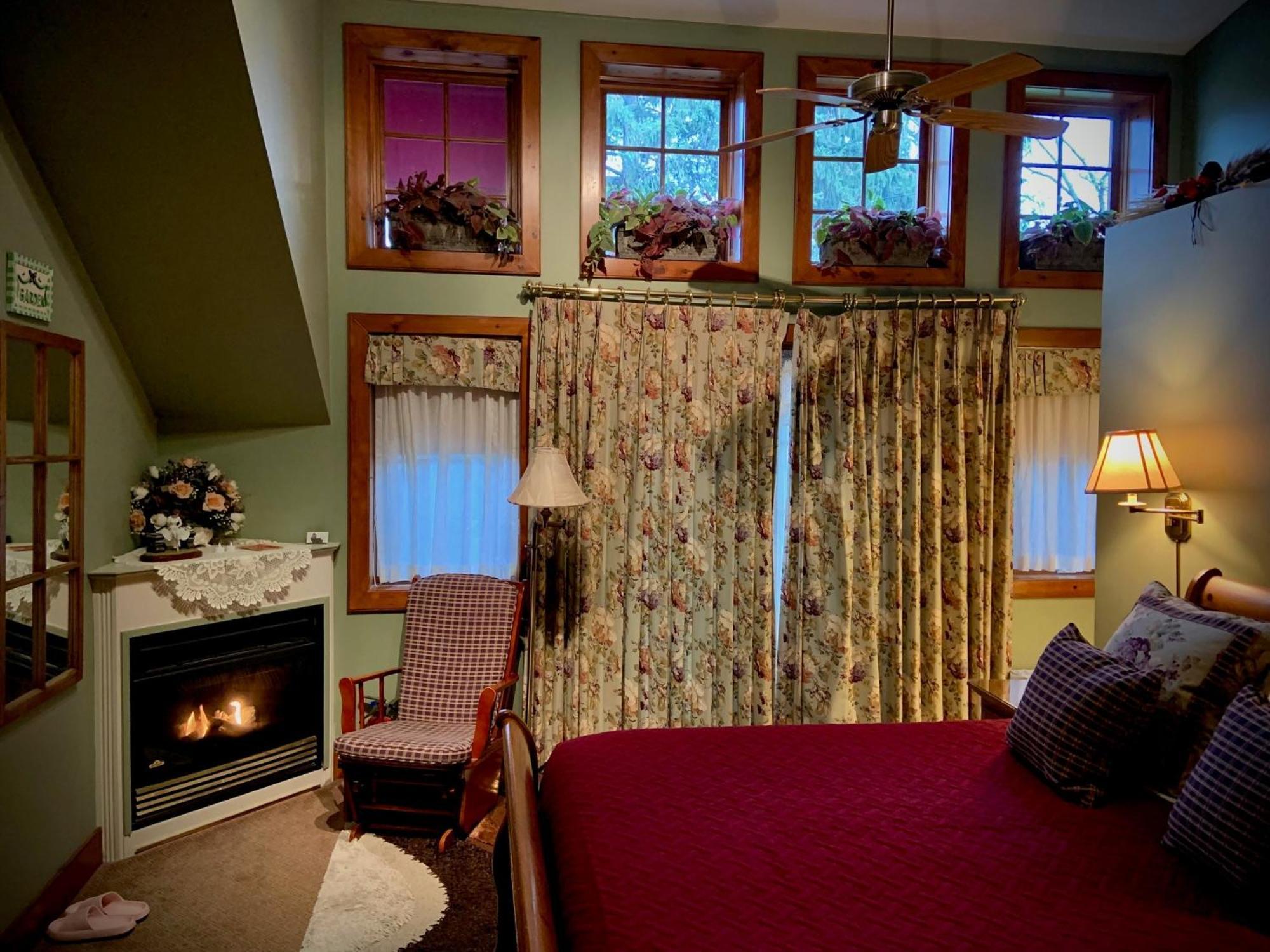 Weatherpine Inn Ниагара-он-те-Лейк Экстерьер фото